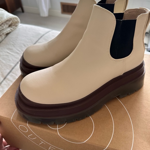 UO Chunky Chelsea Platform Boot Size 9 - Picture 5 of 13
